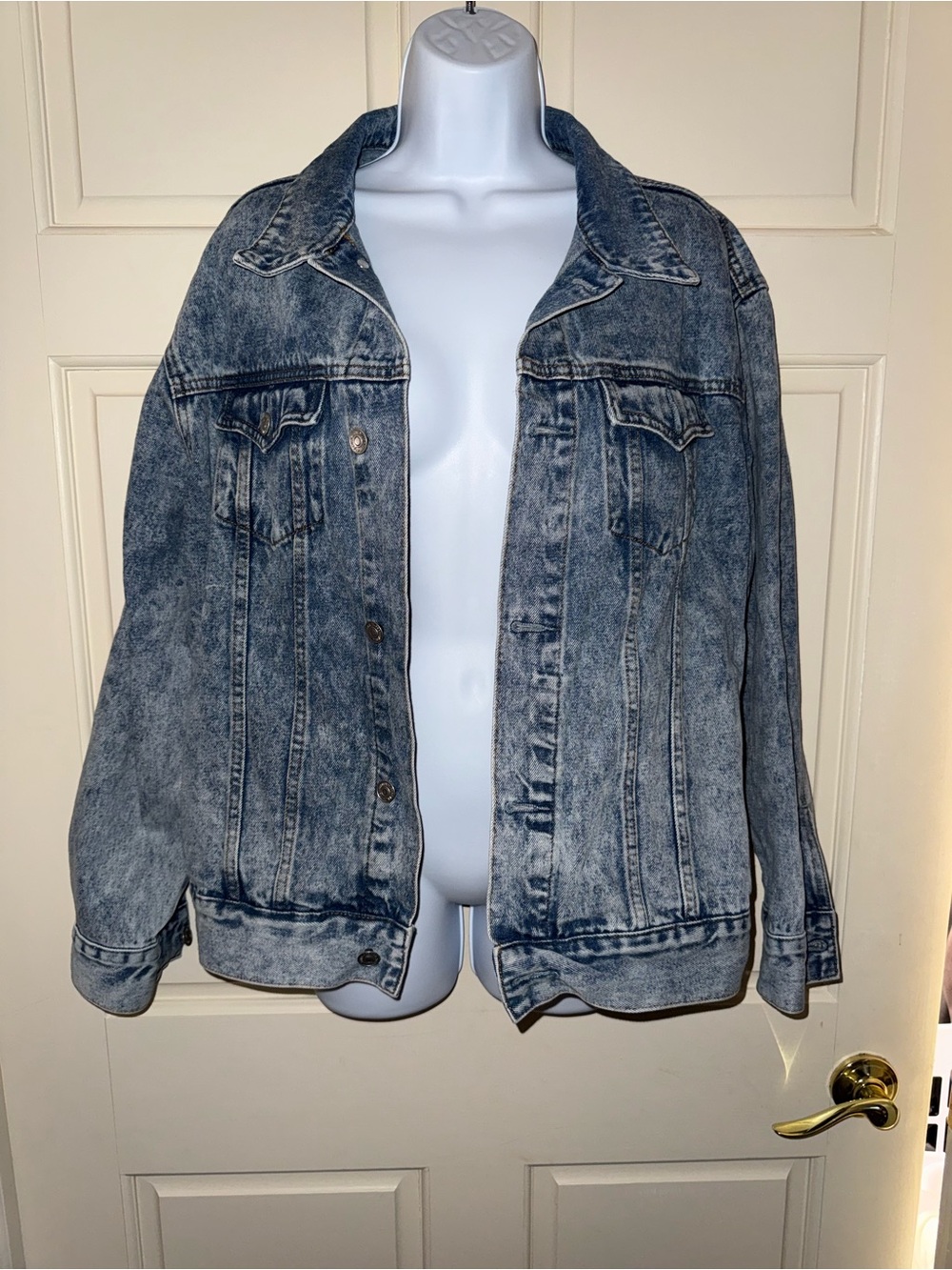 Forever 21 Classic Washed Blue Denim Jacket - Women size medium